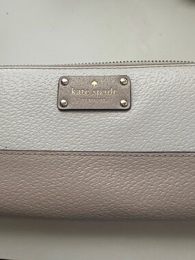 kate spade Two-Tone Pebbled Zip Wallet in Beige and Cream